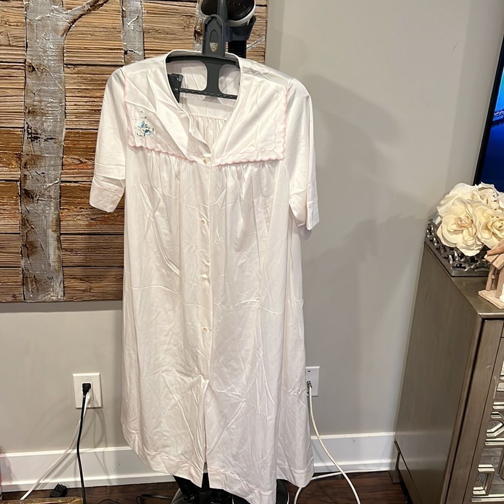 1970-80s Vintage Shadowline Bridal Nylon night gown size M in EUC 100% nylon - Picture 2 of 10